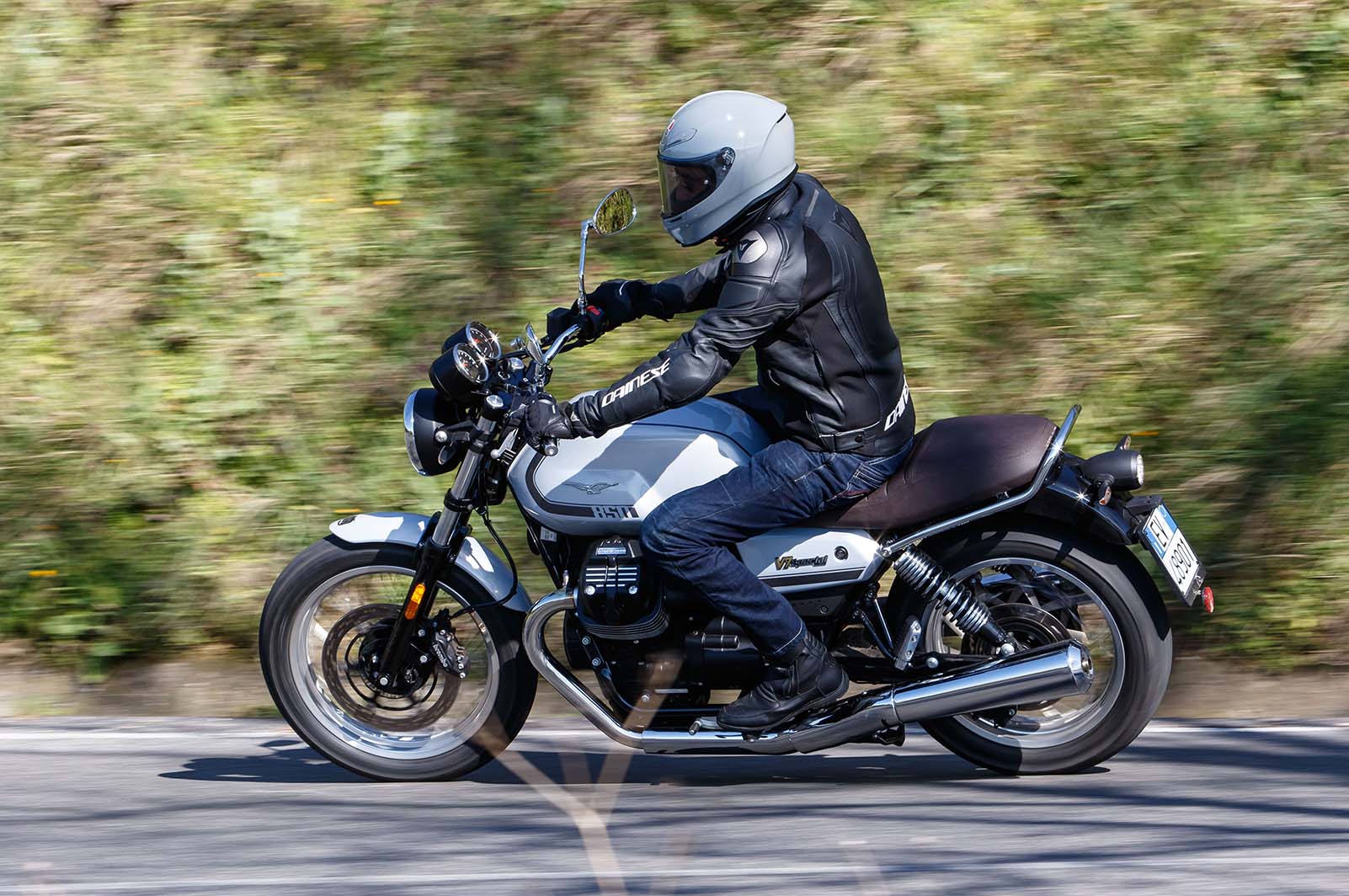 Moto Guzzi V7 2021, le foto della prova