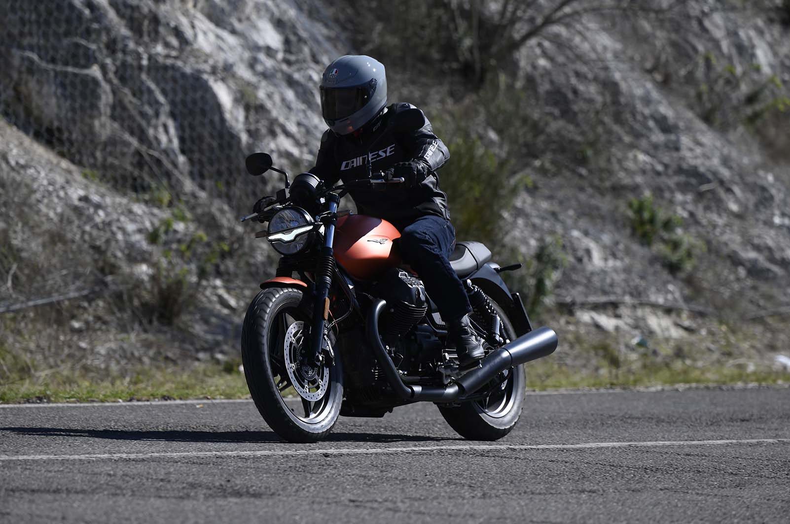 Moto Guzzi V7 2021, le foto della prova