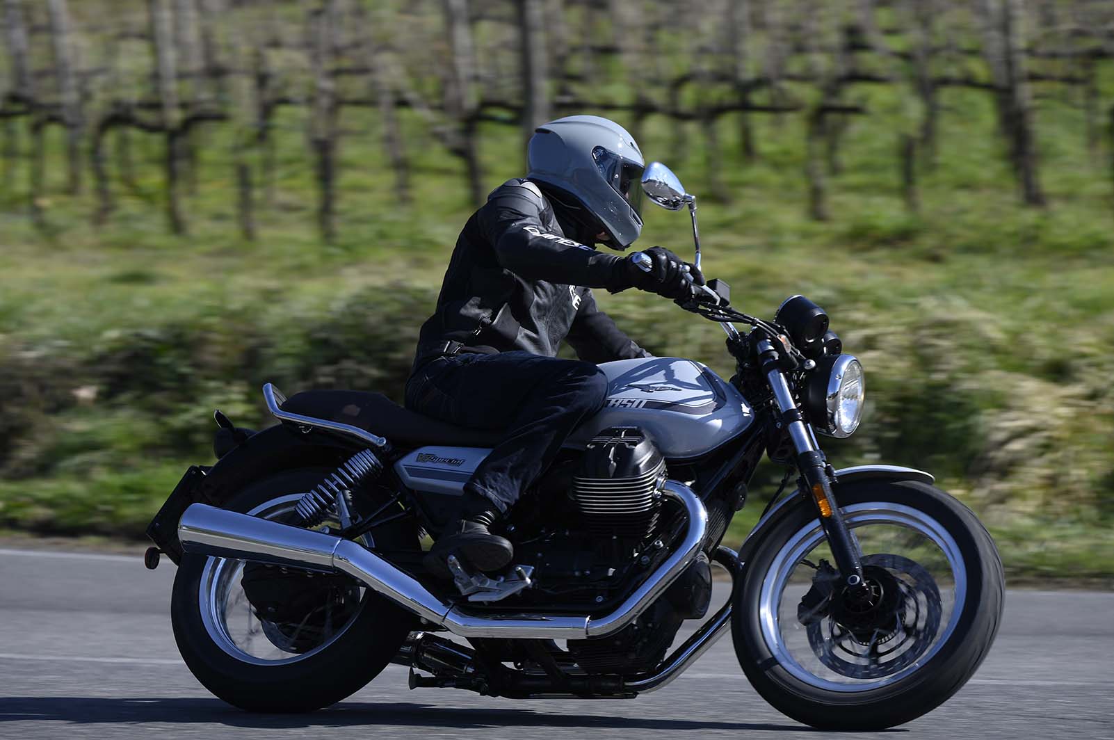 Moto Guzzi V7 2021, le foto della prova