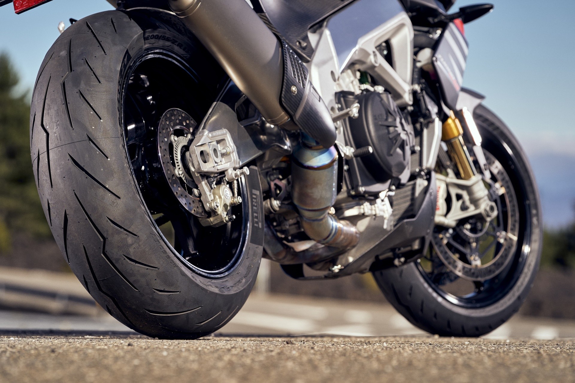 Pirelli presenta le nuove Diablo Rosso IV