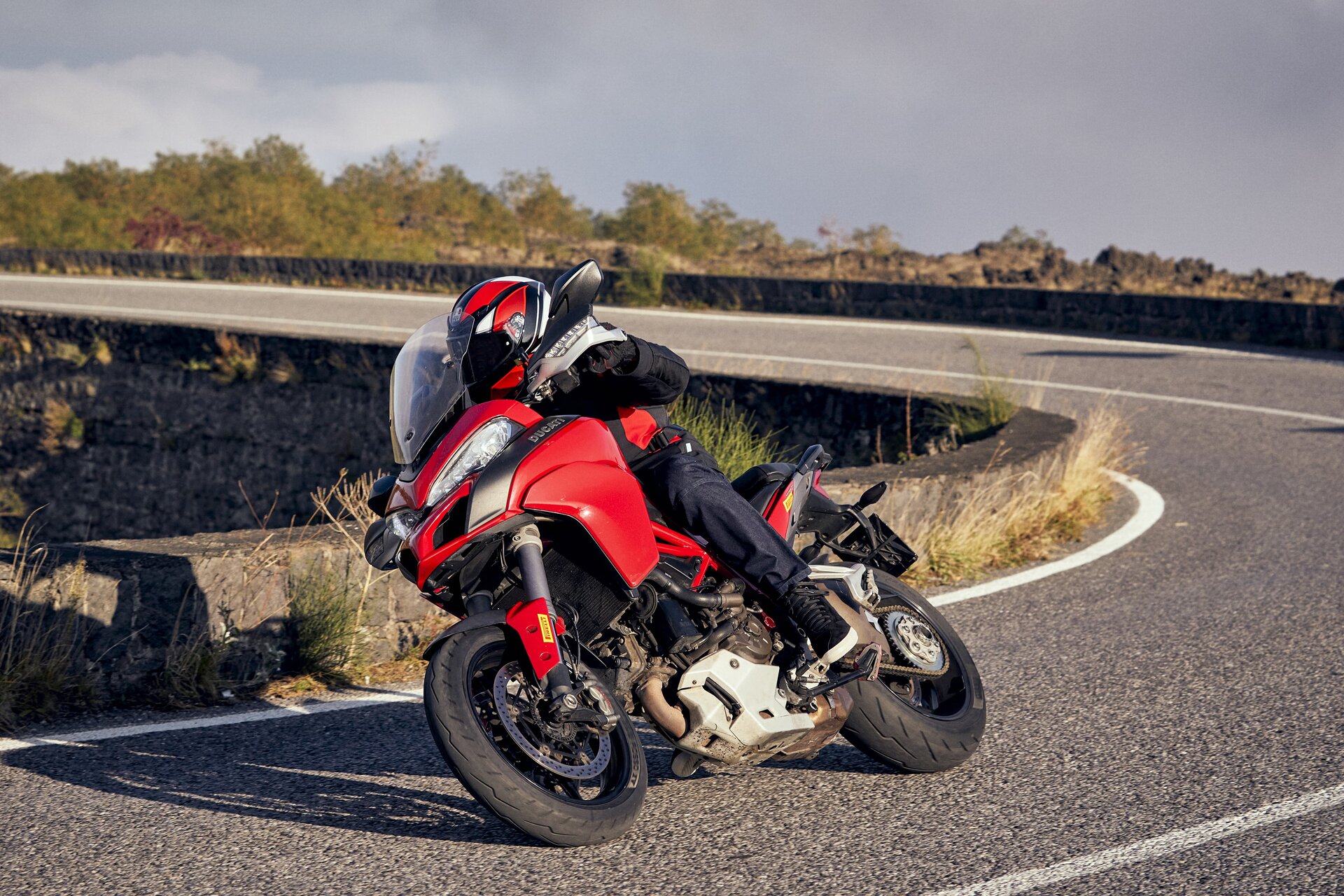 Pirelli presenta le nuove Diablo Rosso IV