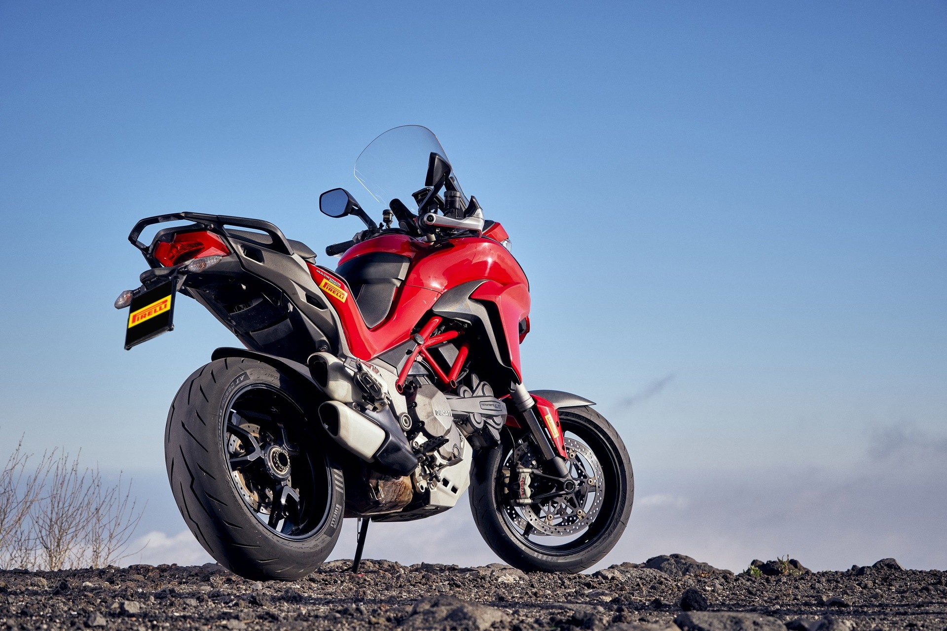 Pirelli presenta le nuove Diablo Rosso IV