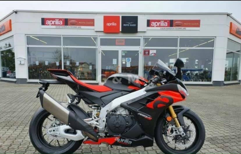 Aprilia RSV4 2021: le nuove foto
