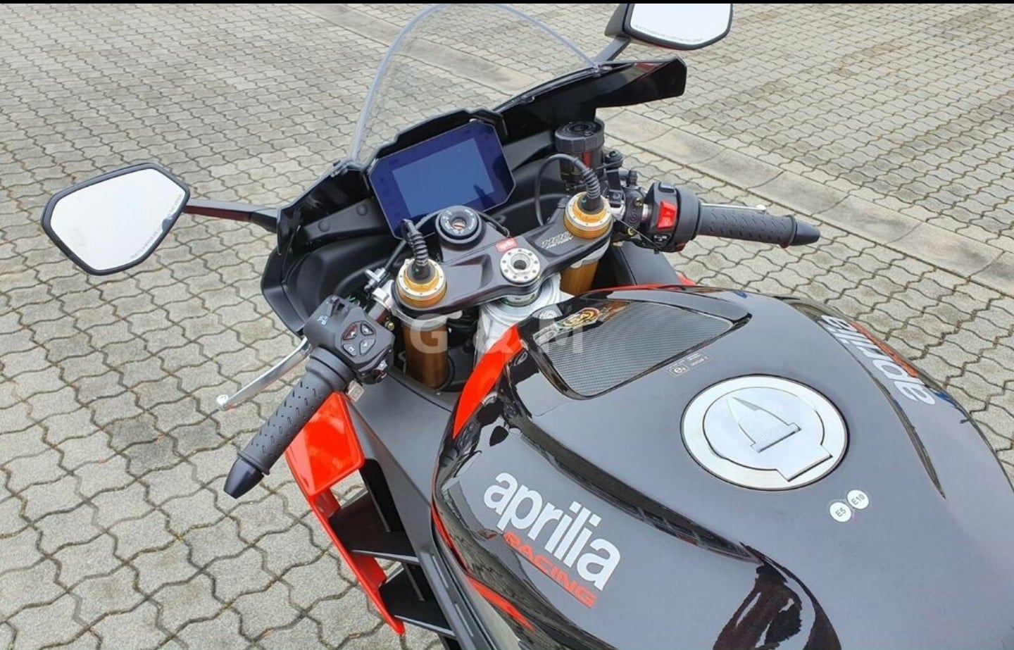 Aprilia RSV4 2021: le nuove foto