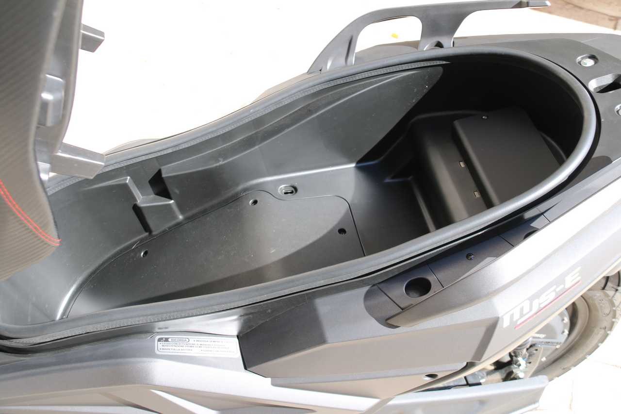 Jonway MJS-E Sport: com'è fatto