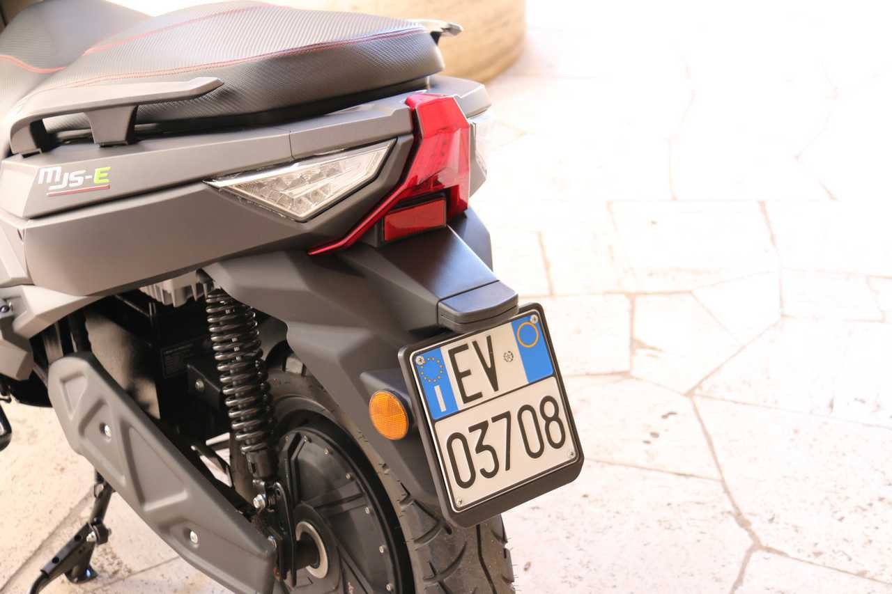 Jonway MJS-E Sport: com'è fatto