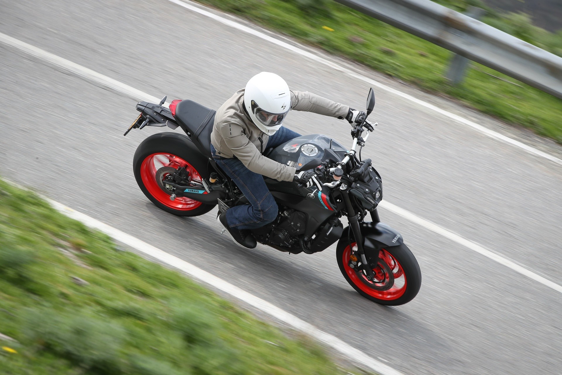 Yamaha MT-09 2021: la prova su strada