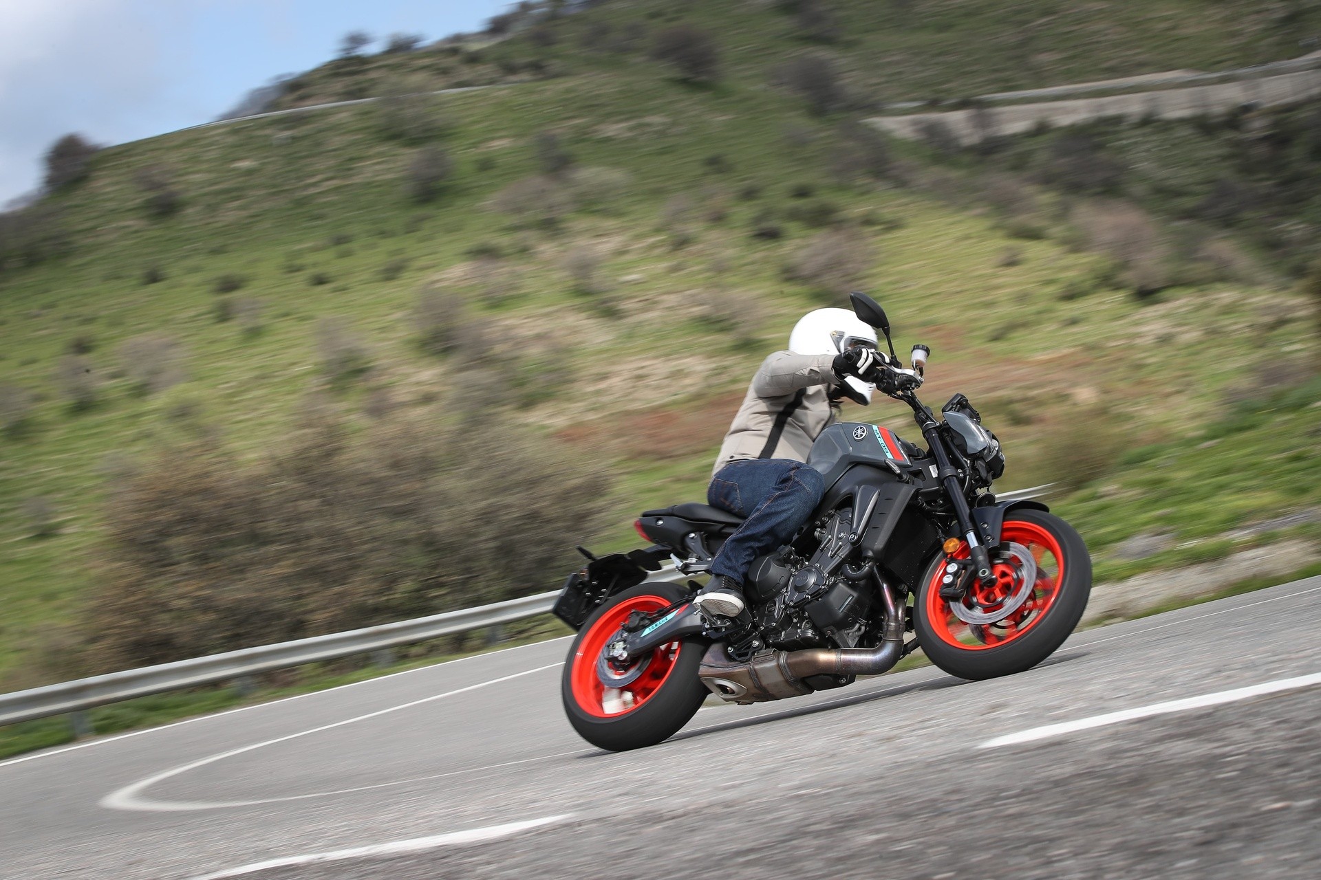 Yamaha MT-09 2021: la prova su strada