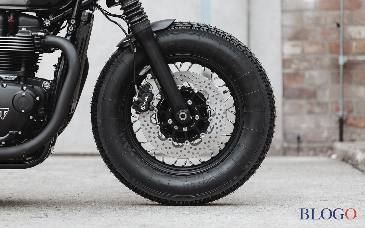 Triumph Bonneville Bobber "Black Orca" | Hookie Co.