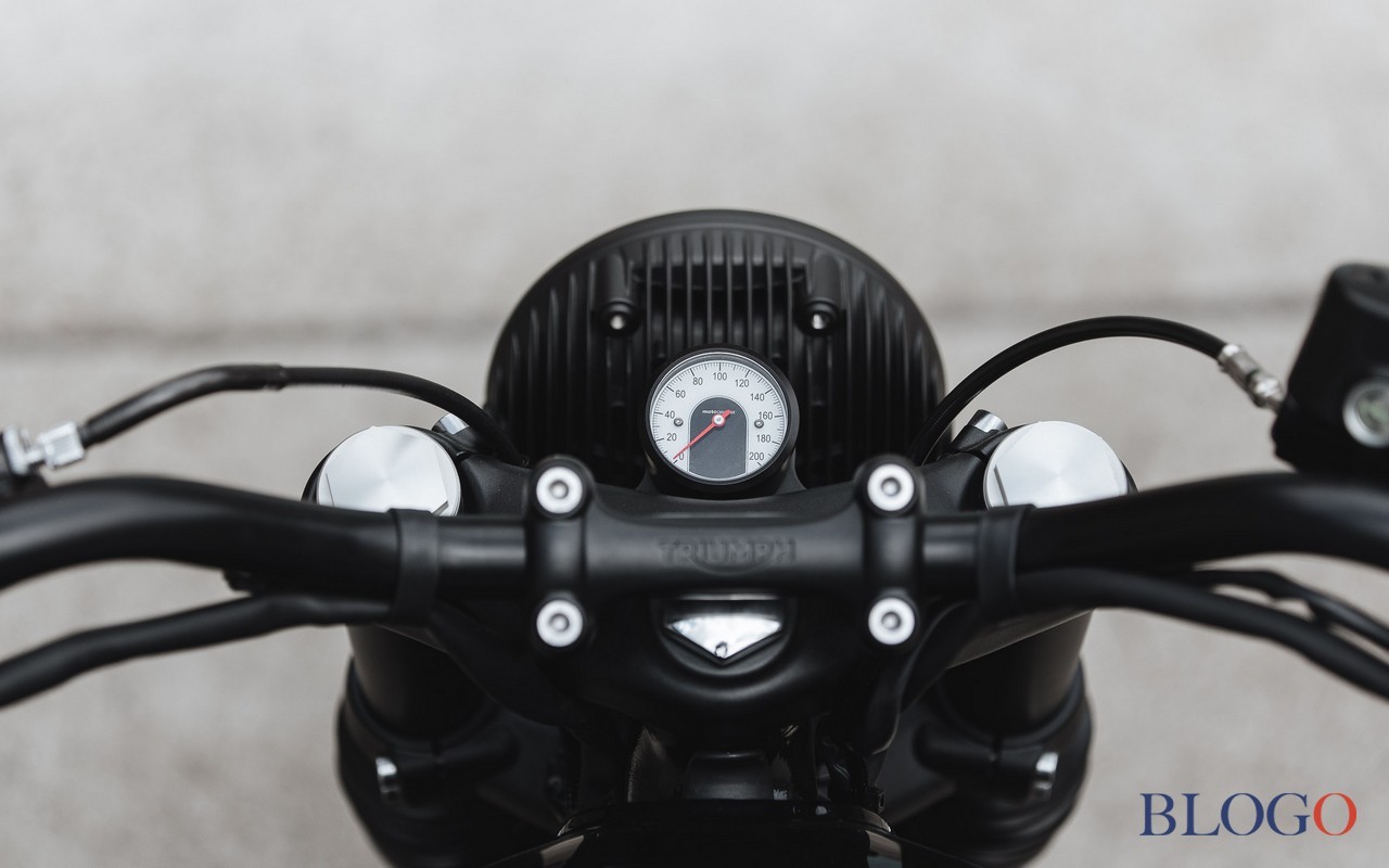 Triumph Bonneville Bobber "Black Orca" | Hookie Co.