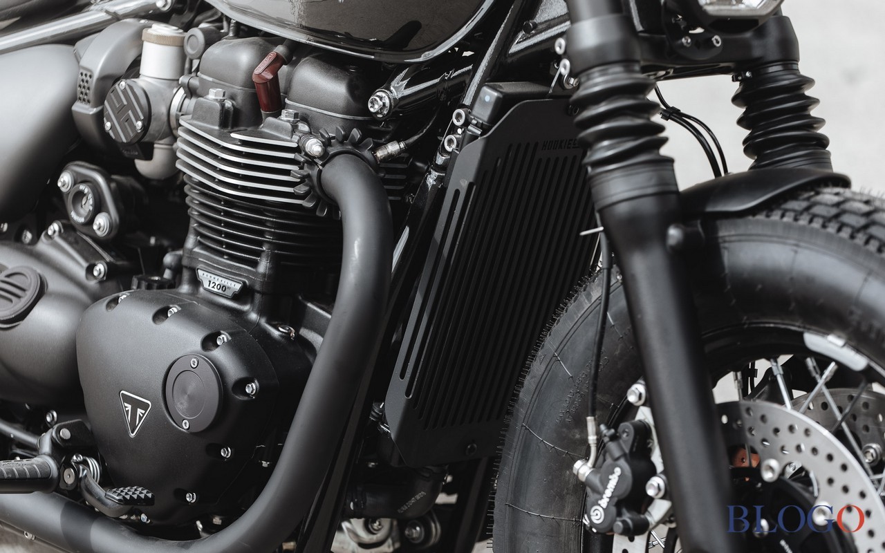 Triumph Bonneville Bobber "Black Orca" | Hookie Co.