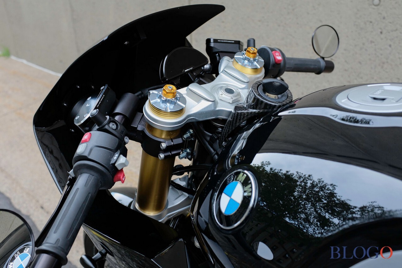 BMW R Nine T "The Dark Knight" | Singular Rides