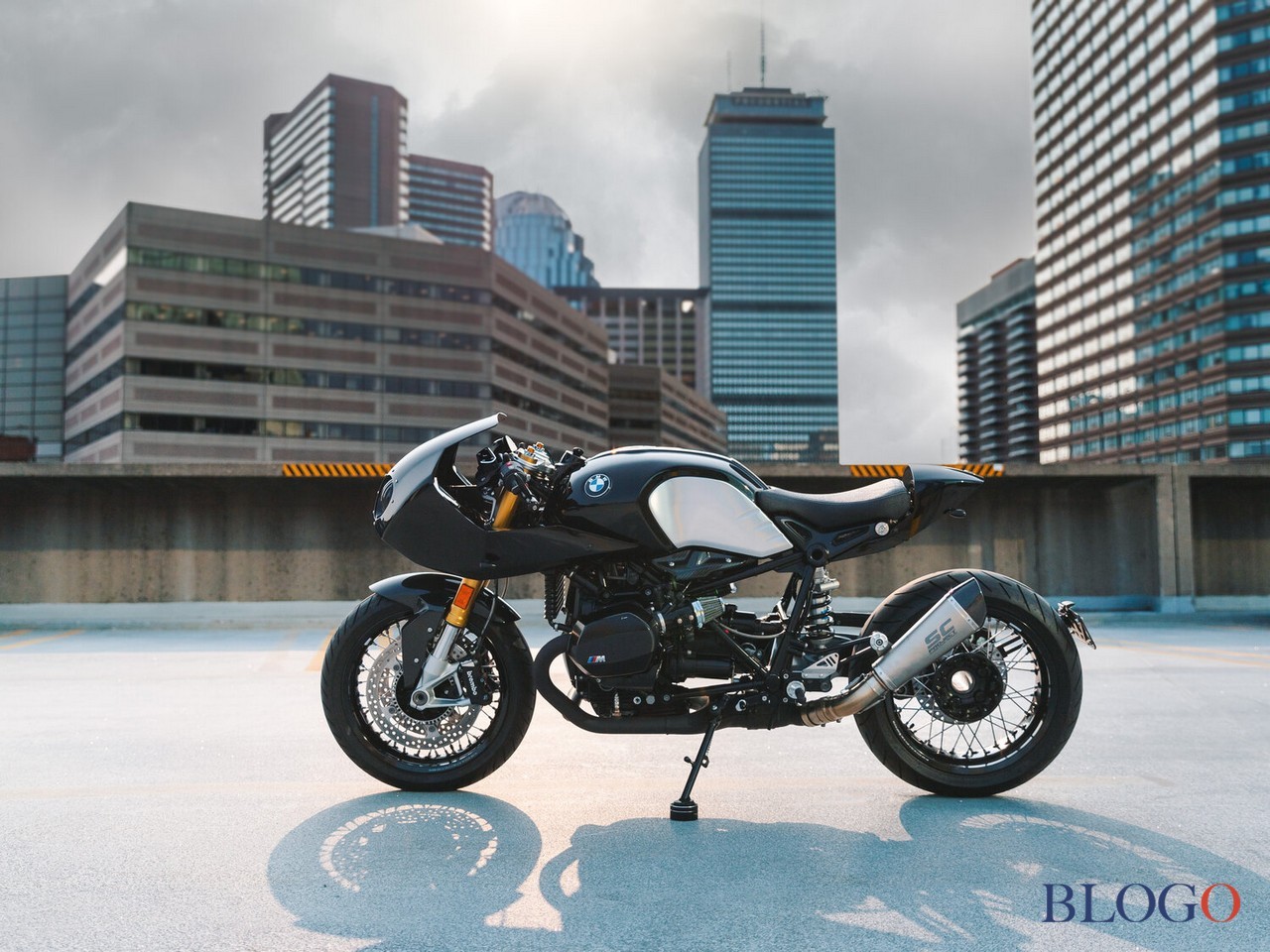 BMW R Nine T "The Dark Knight" | Singular Rides