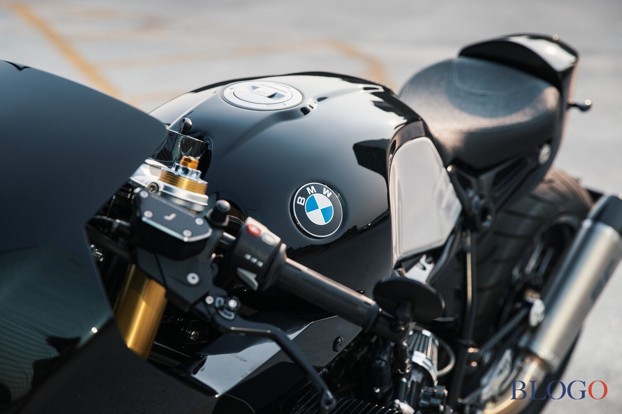 BMW R Nine T "The Dark Knight" | Singular Rides