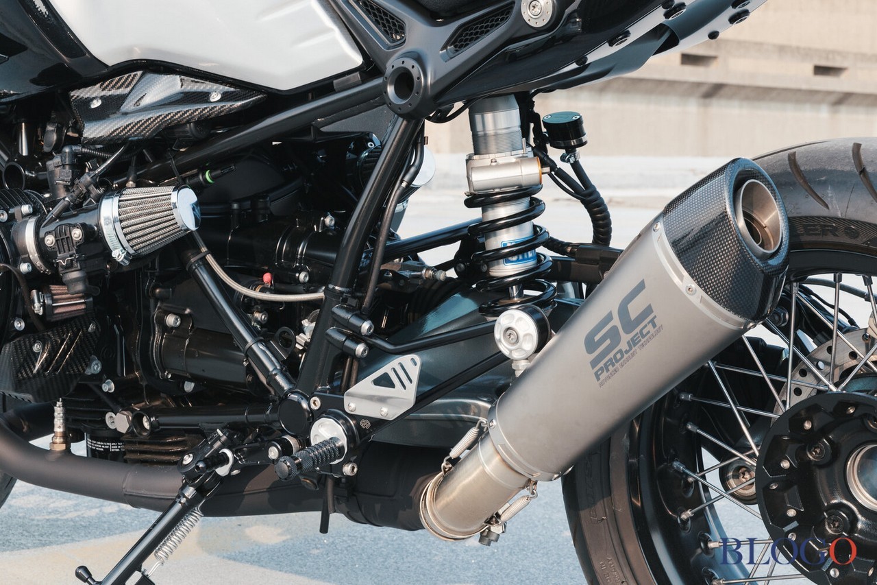 BMW R Nine T "The Dark Knight" | Singular Rides