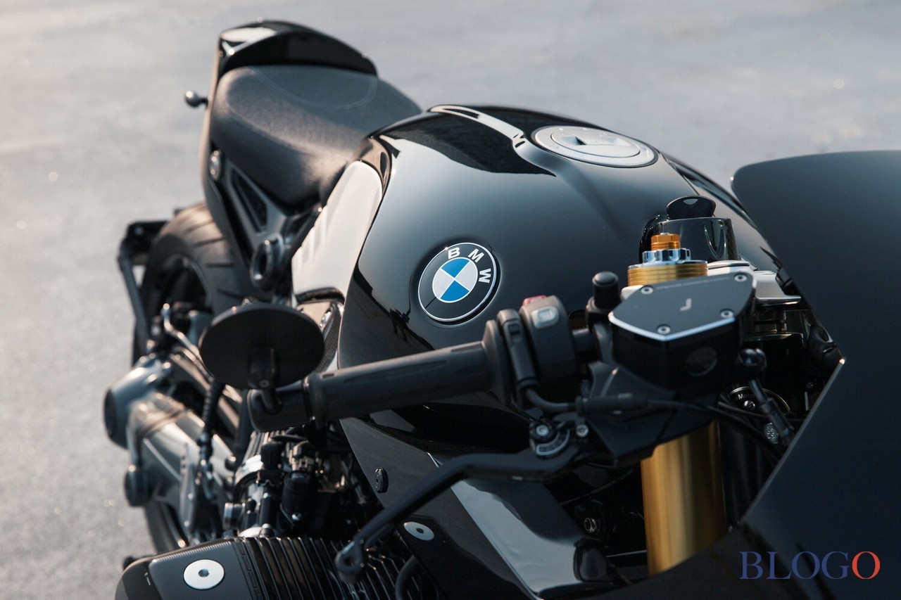 BMW R Nine T "The Dark Knight" | Singular Rides