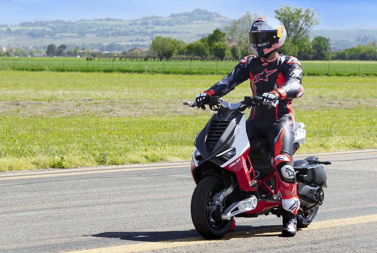 Andrea Dovizioso pilota d'eccezione del nuovo Dragster