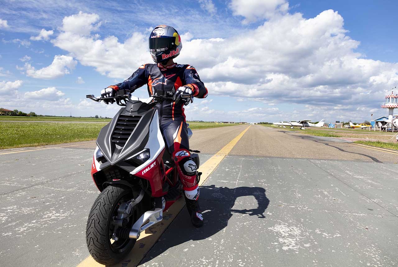 Andrea Dovizioso pilota d'eccezione del nuovo Dragster