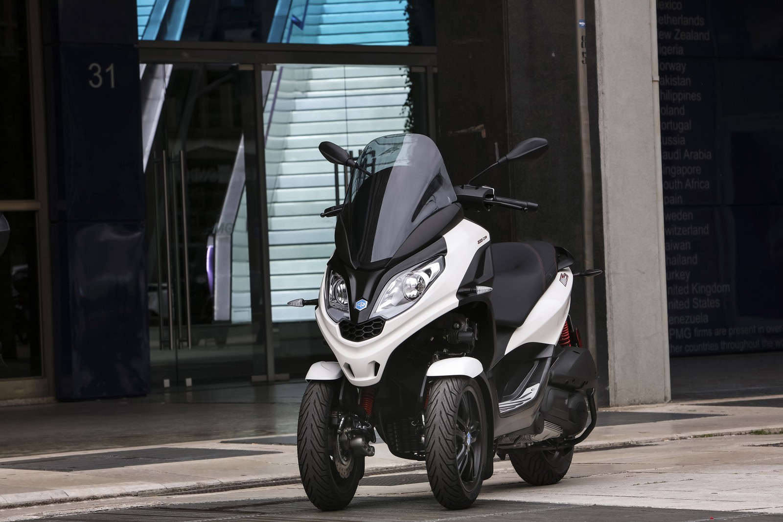 Piaggio MP3 300hpe 2021