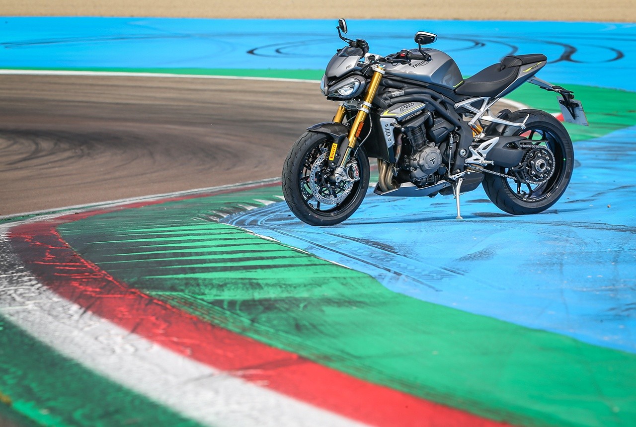 Triumph Speed Triple 1200 RS: le foto statiche