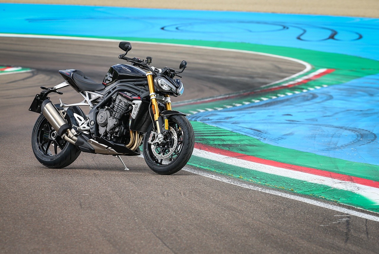 Triumph Speed Triple 1200 RS: le foto statiche