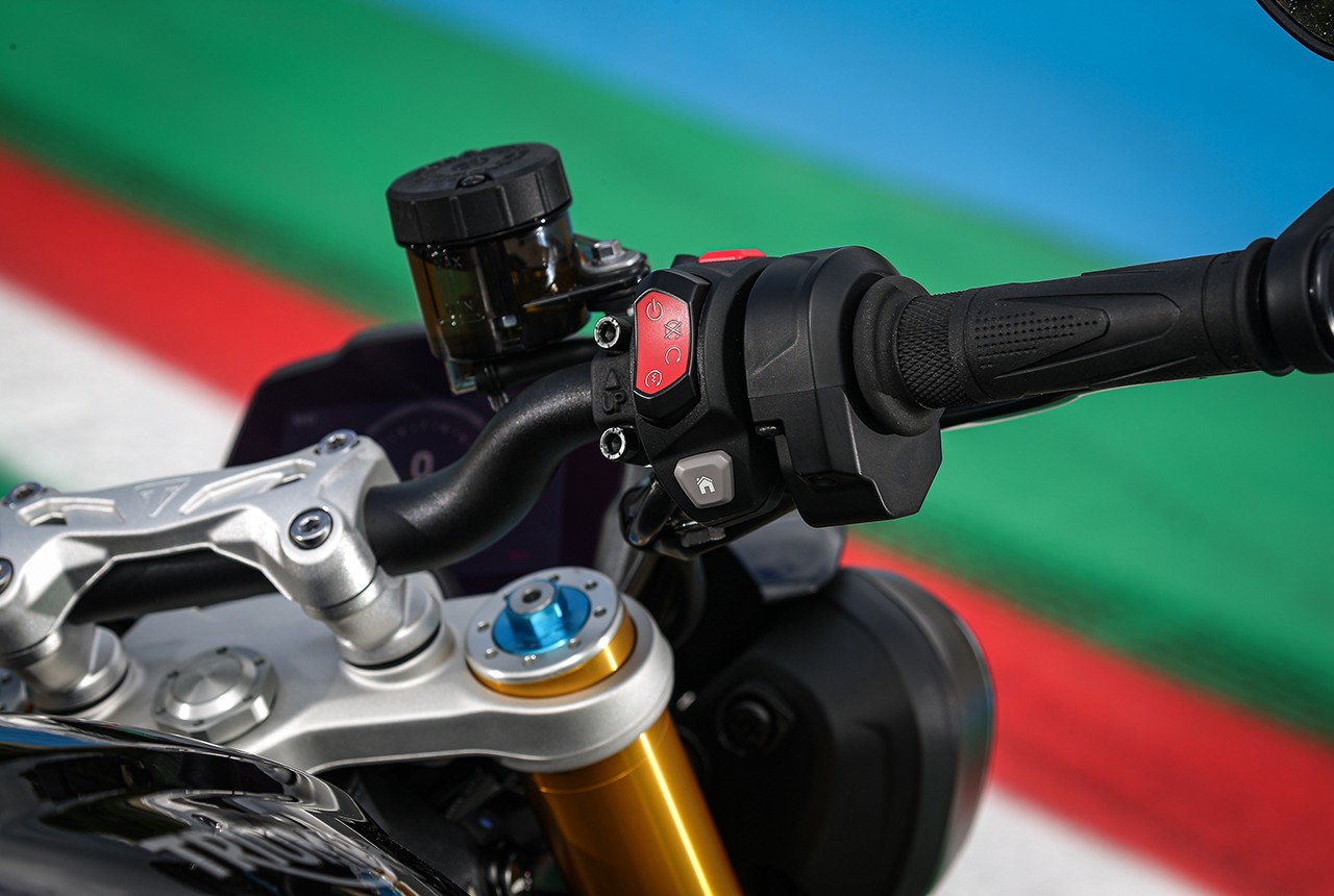 Triumph Speed Triple 1200 RS: le foto statiche