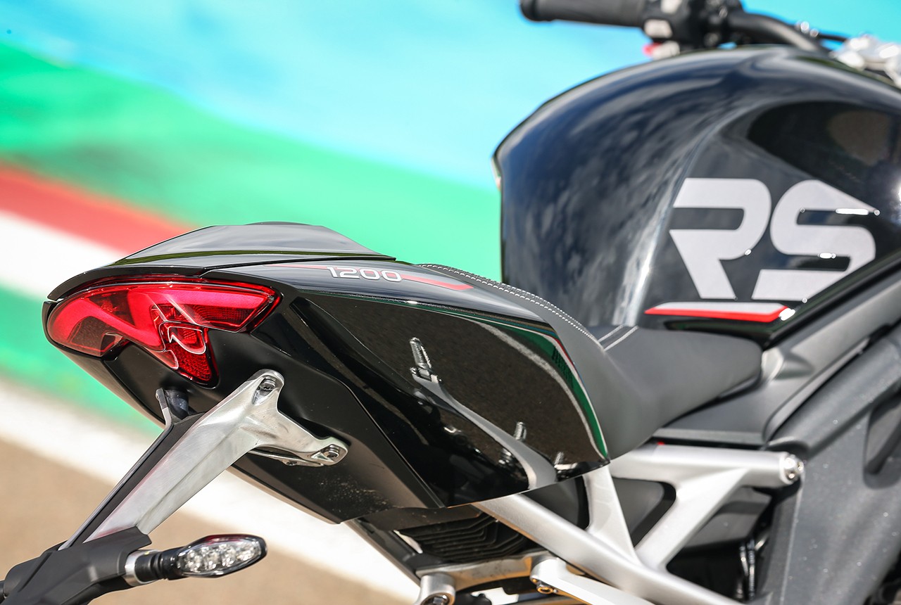 Triumph Speed Triple 1200 RS: le foto statiche