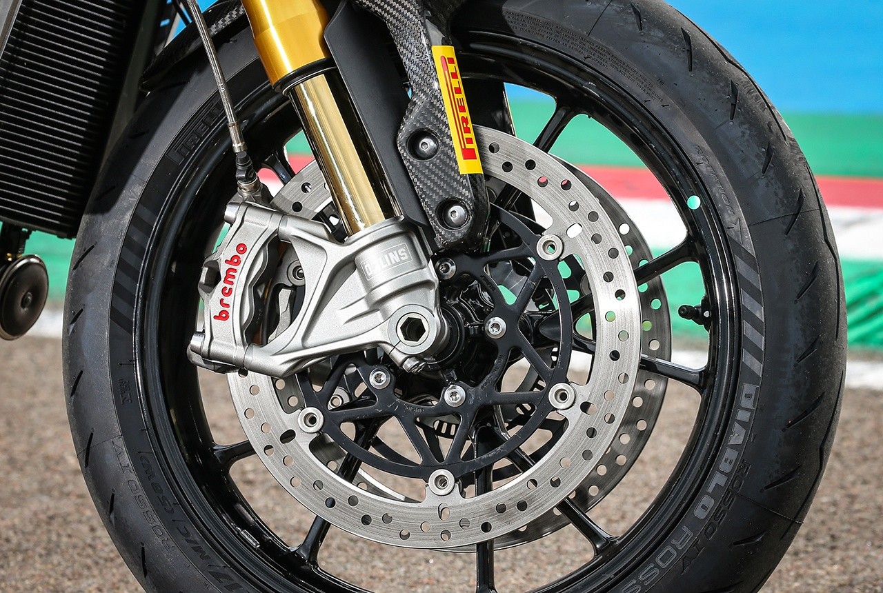 Triumph Speed Triple 1200 RS: le foto statiche