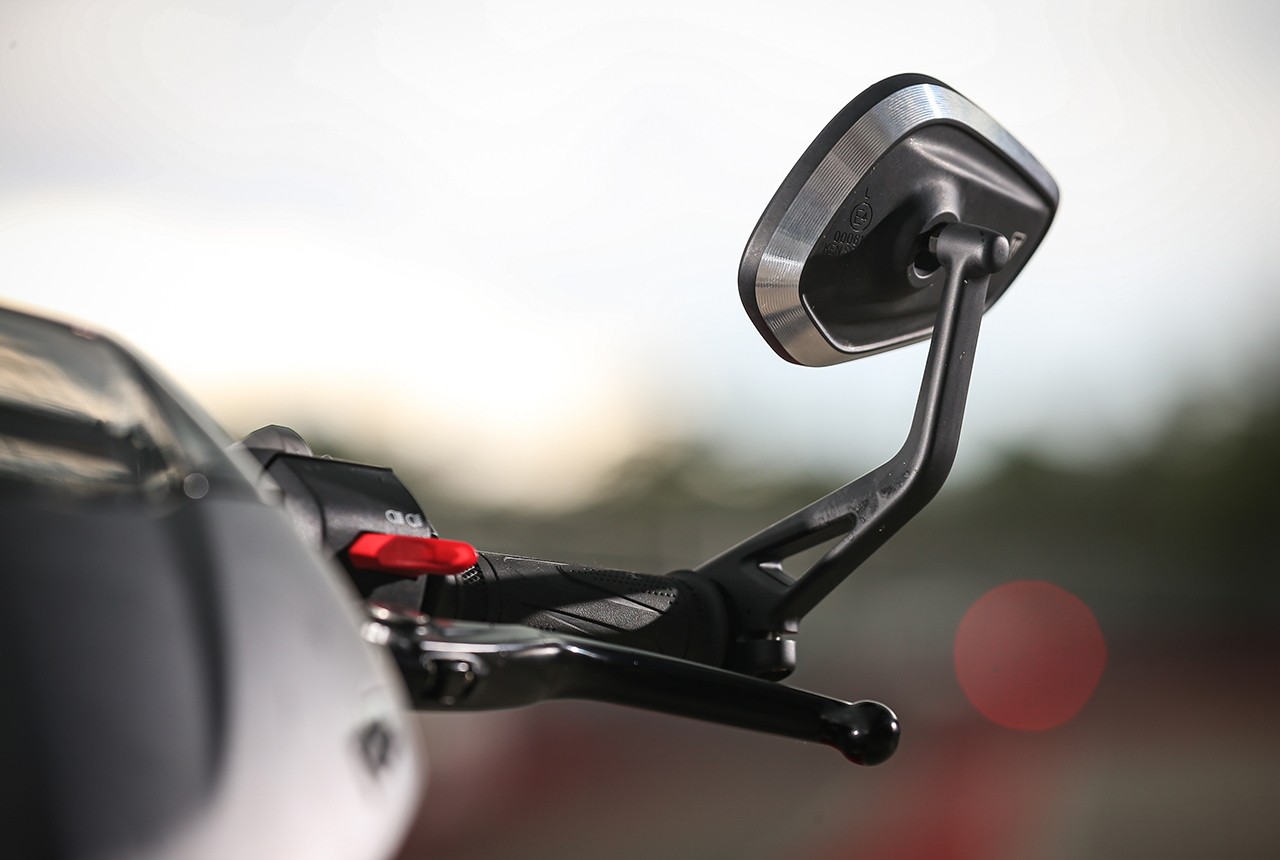 Triumph Speed Triple 1200 RS: le foto statiche