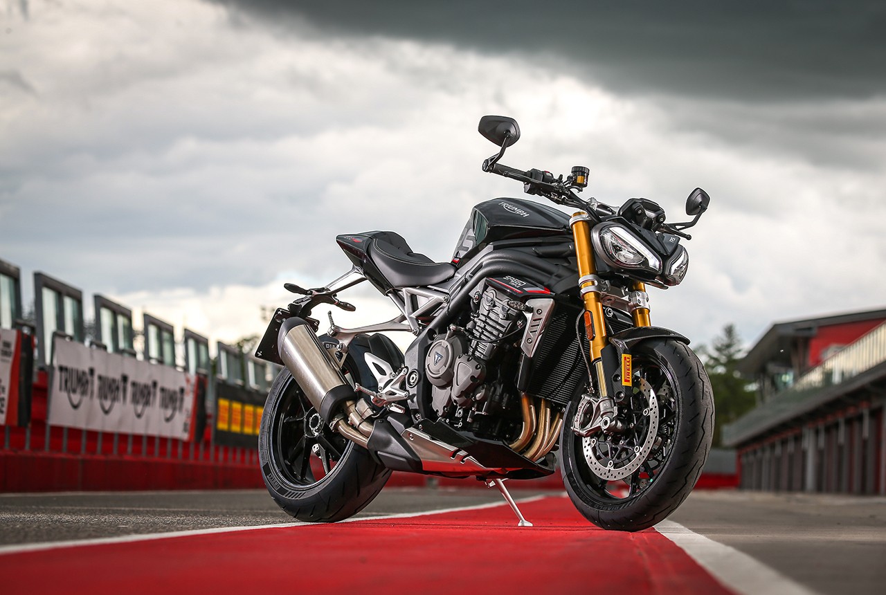Triumph Speed Triple 1200 RS: le foto statiche