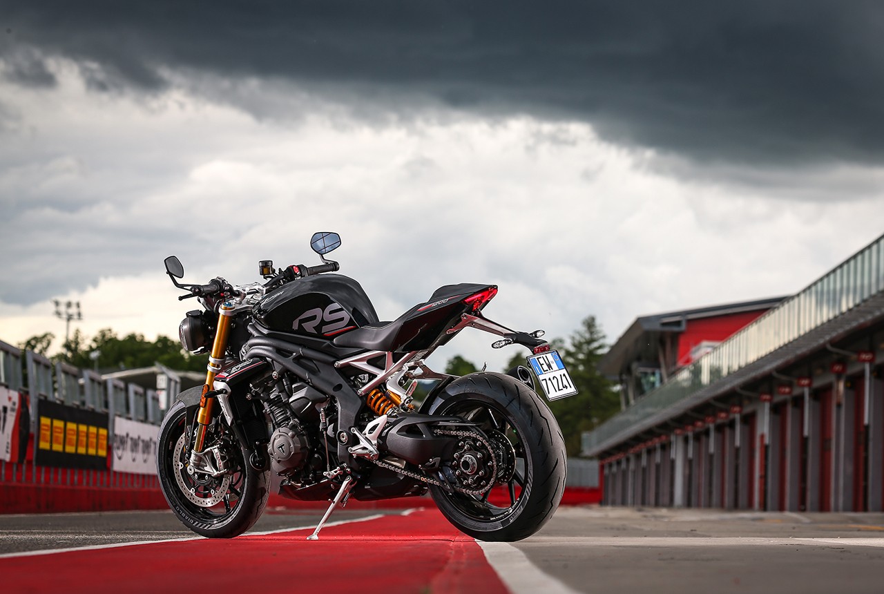 Triumph Speed Triple 1200 RS: le foto statiche