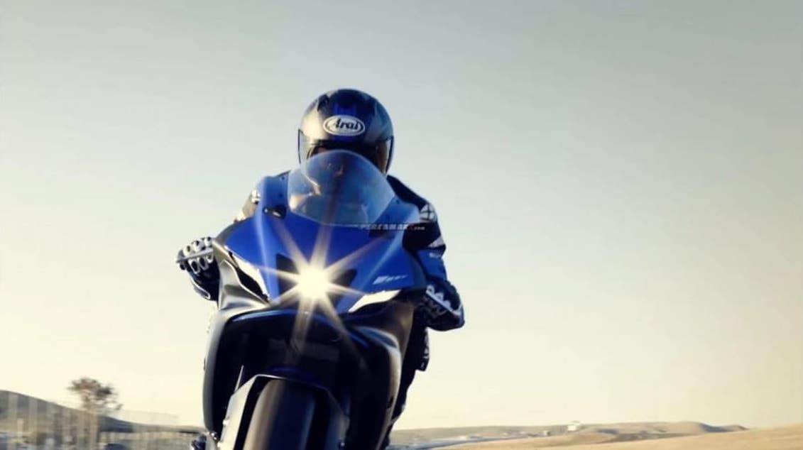 Yamaha R7: le foto