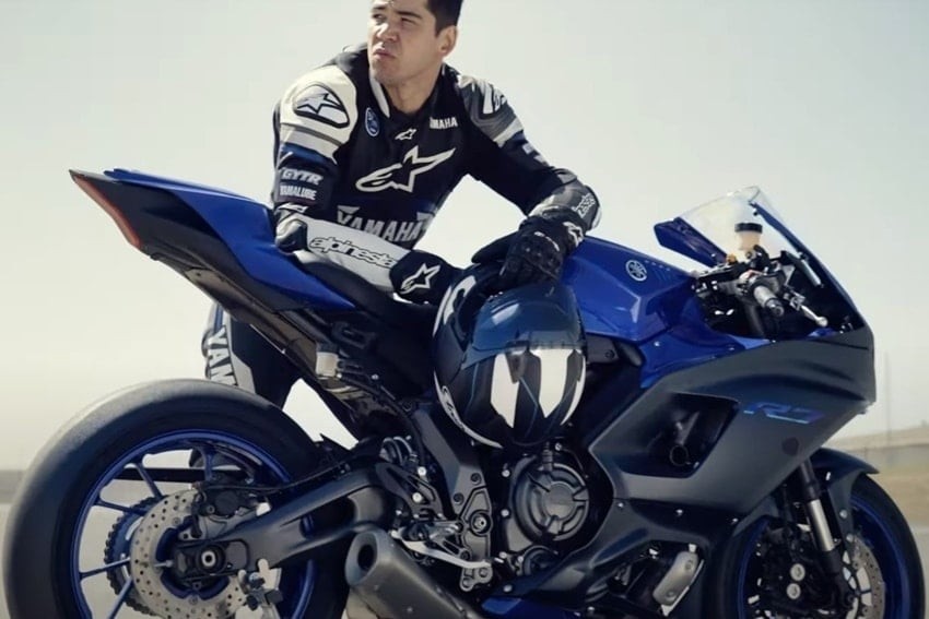 Yamaha R7: le foto