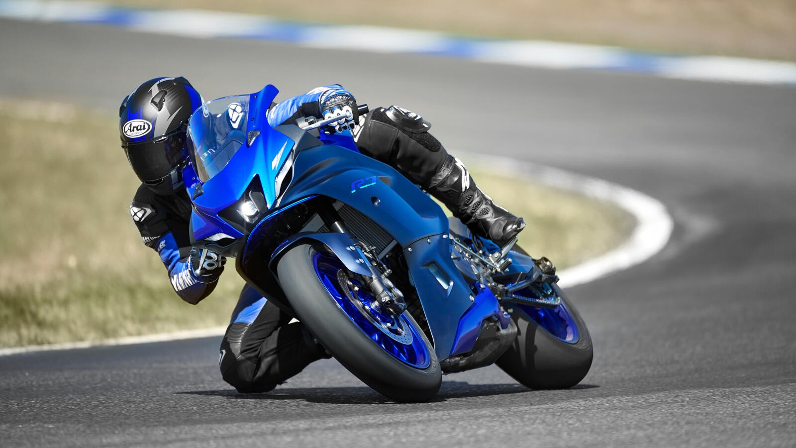 Yamaha R7: le foto ufficiali