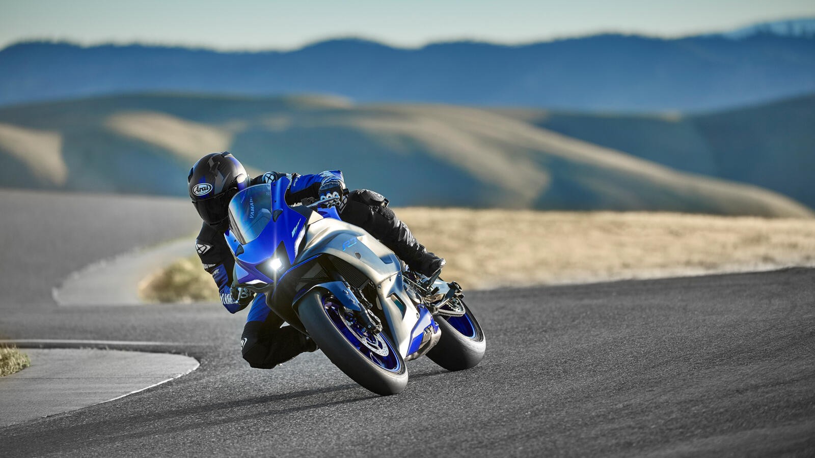 Yamaha R7: le foto ufficiali