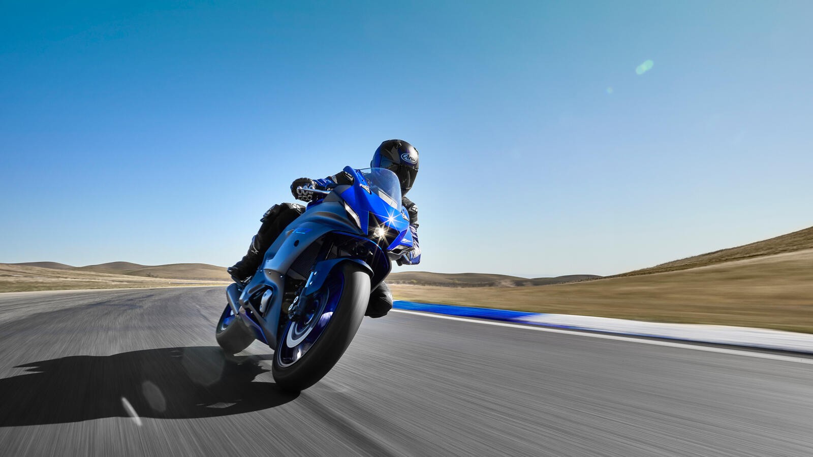 Yamaha R7: le foto ufficiali