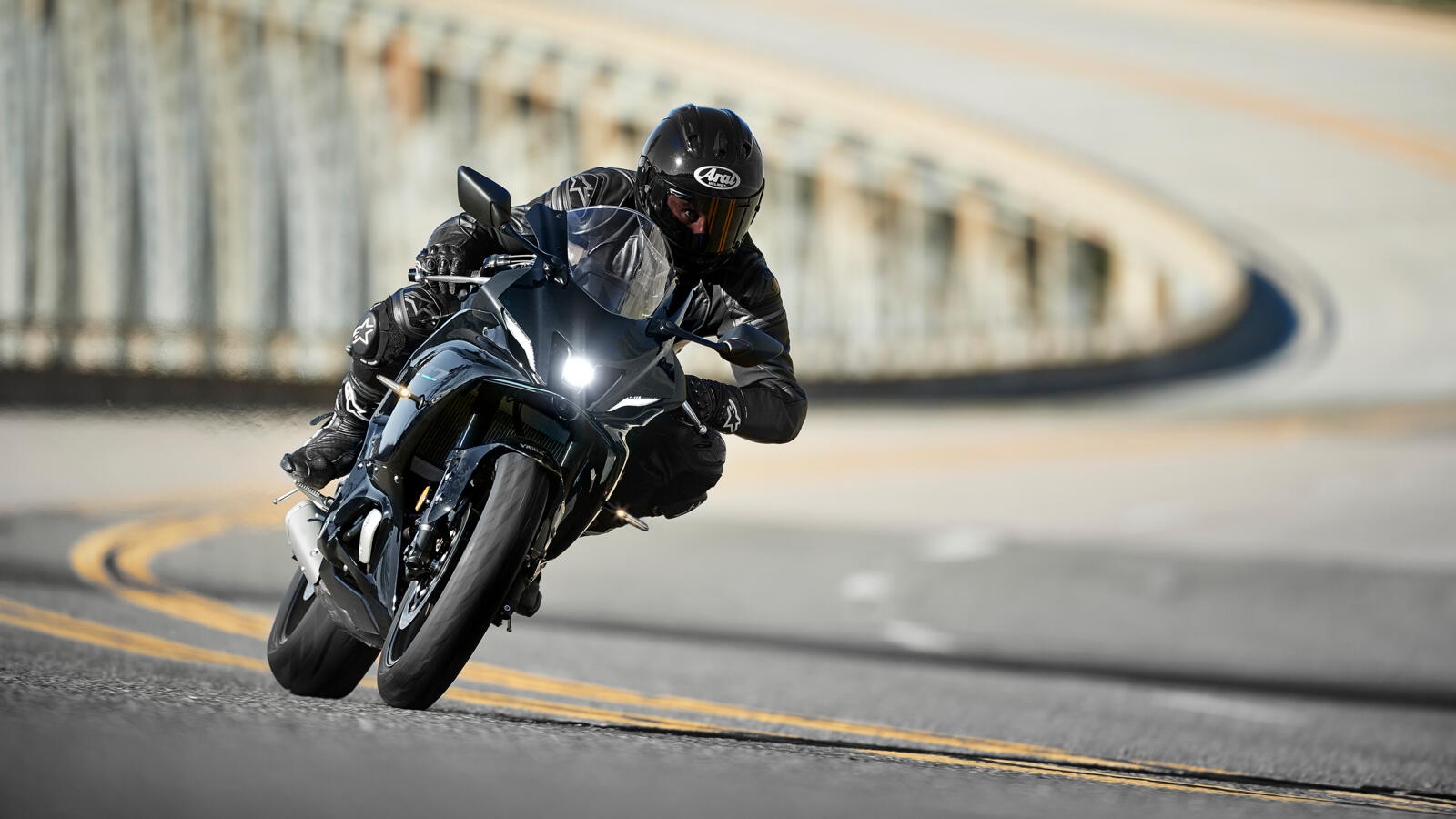 Yamaha R7: le foto ufficiali