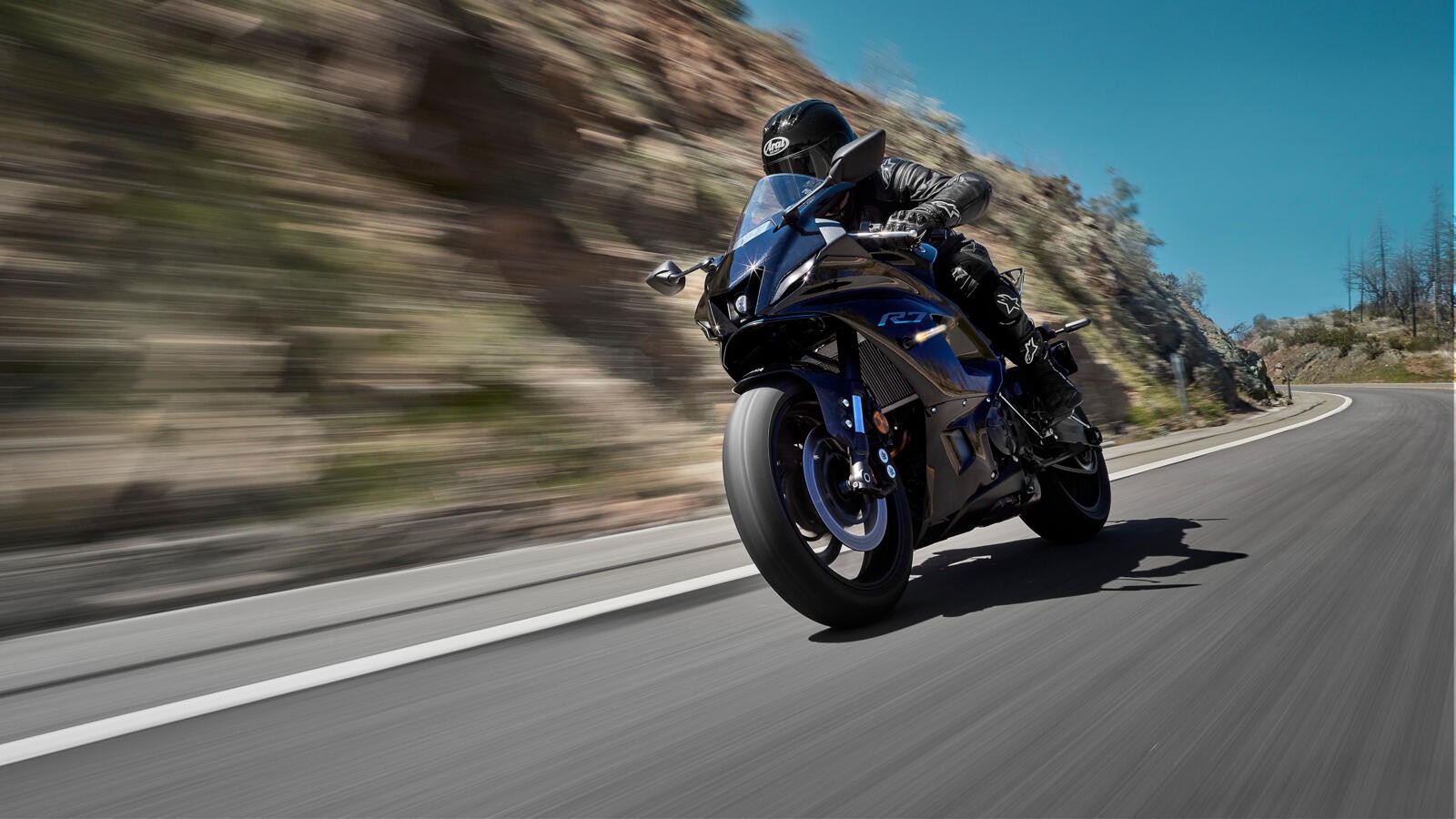 Yamaha R7: le foto ufficiali