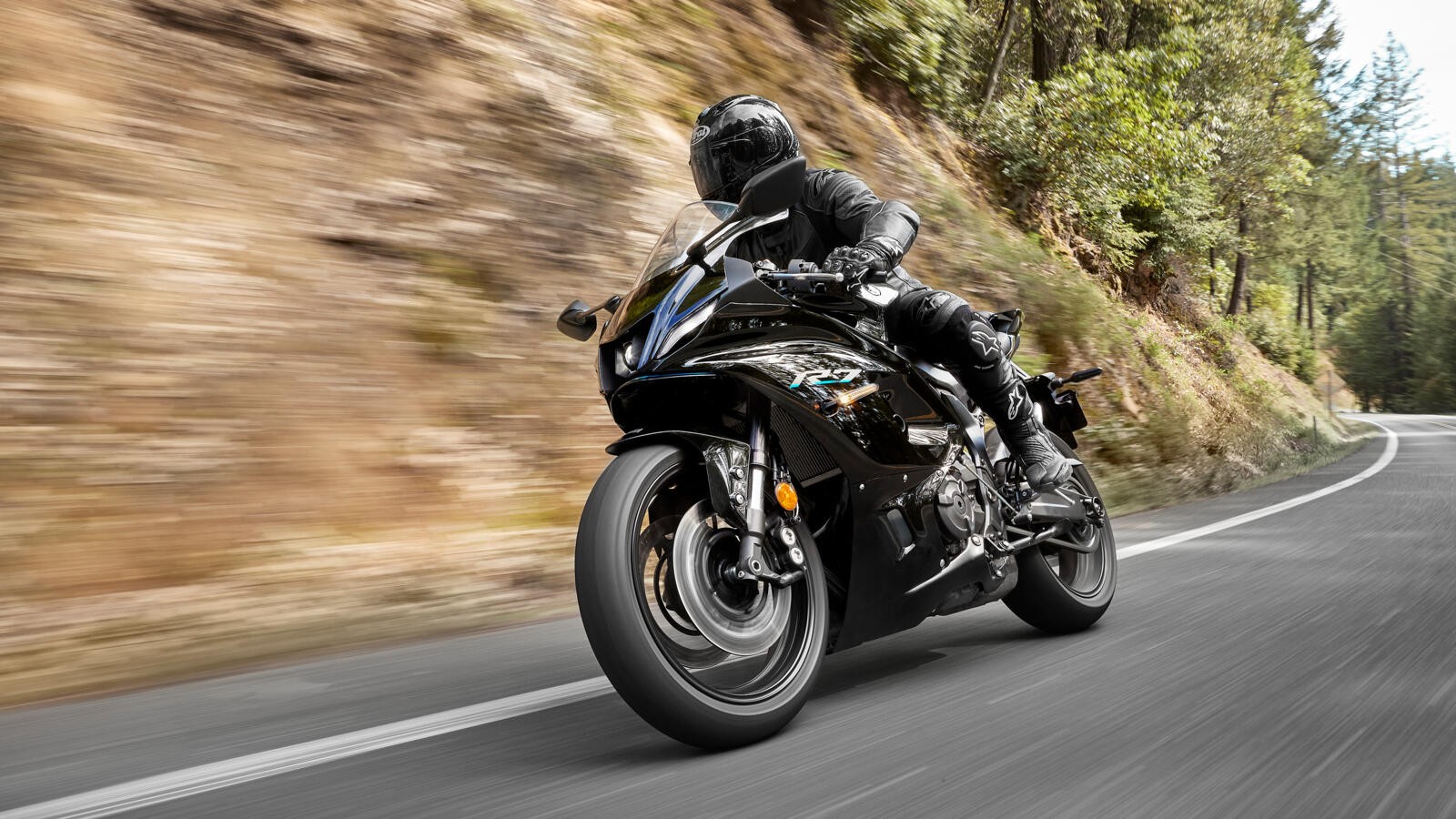 Yamaha R7: le foto ufficiali