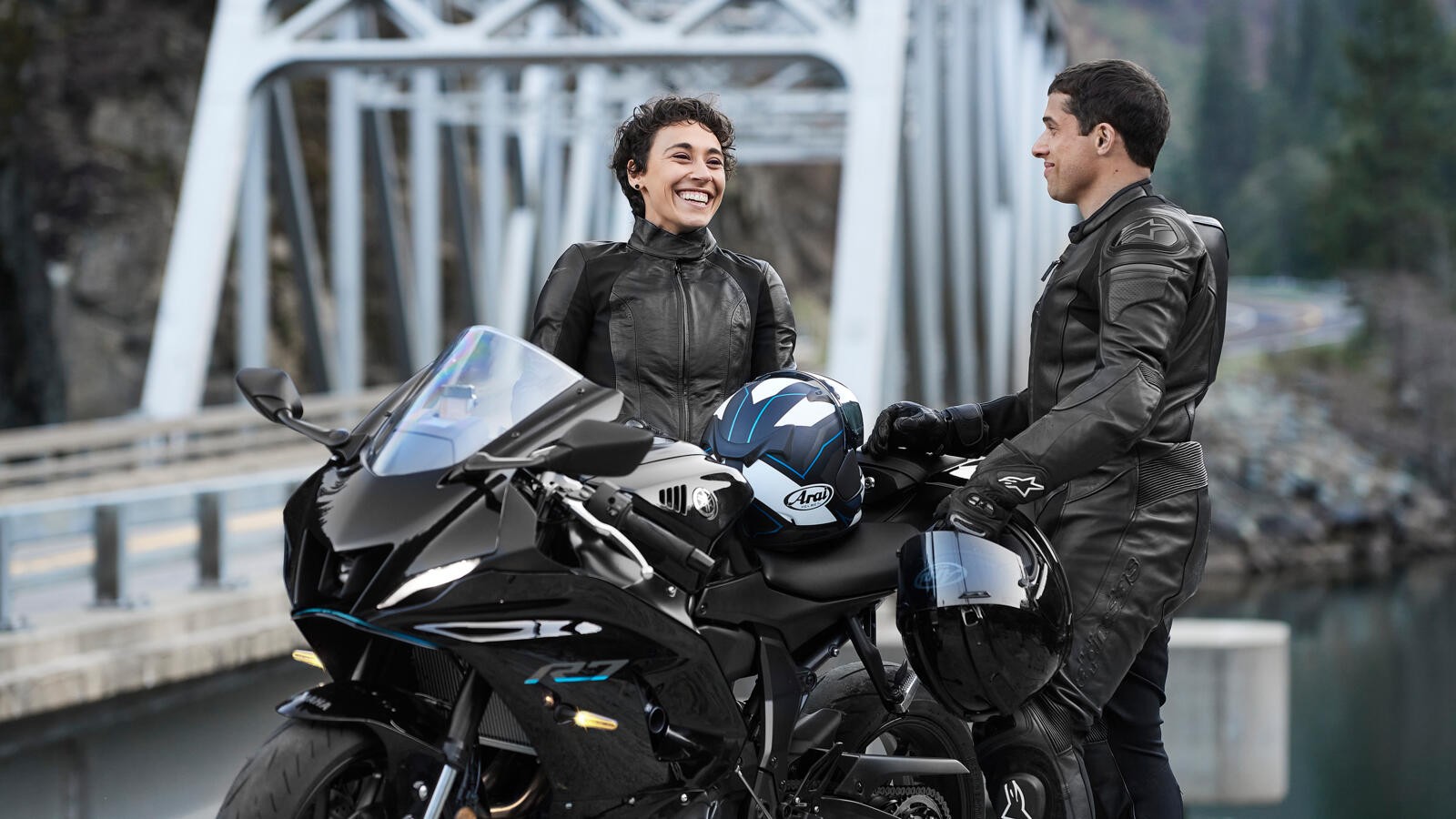 Yamaha R7: le foto ufficiali