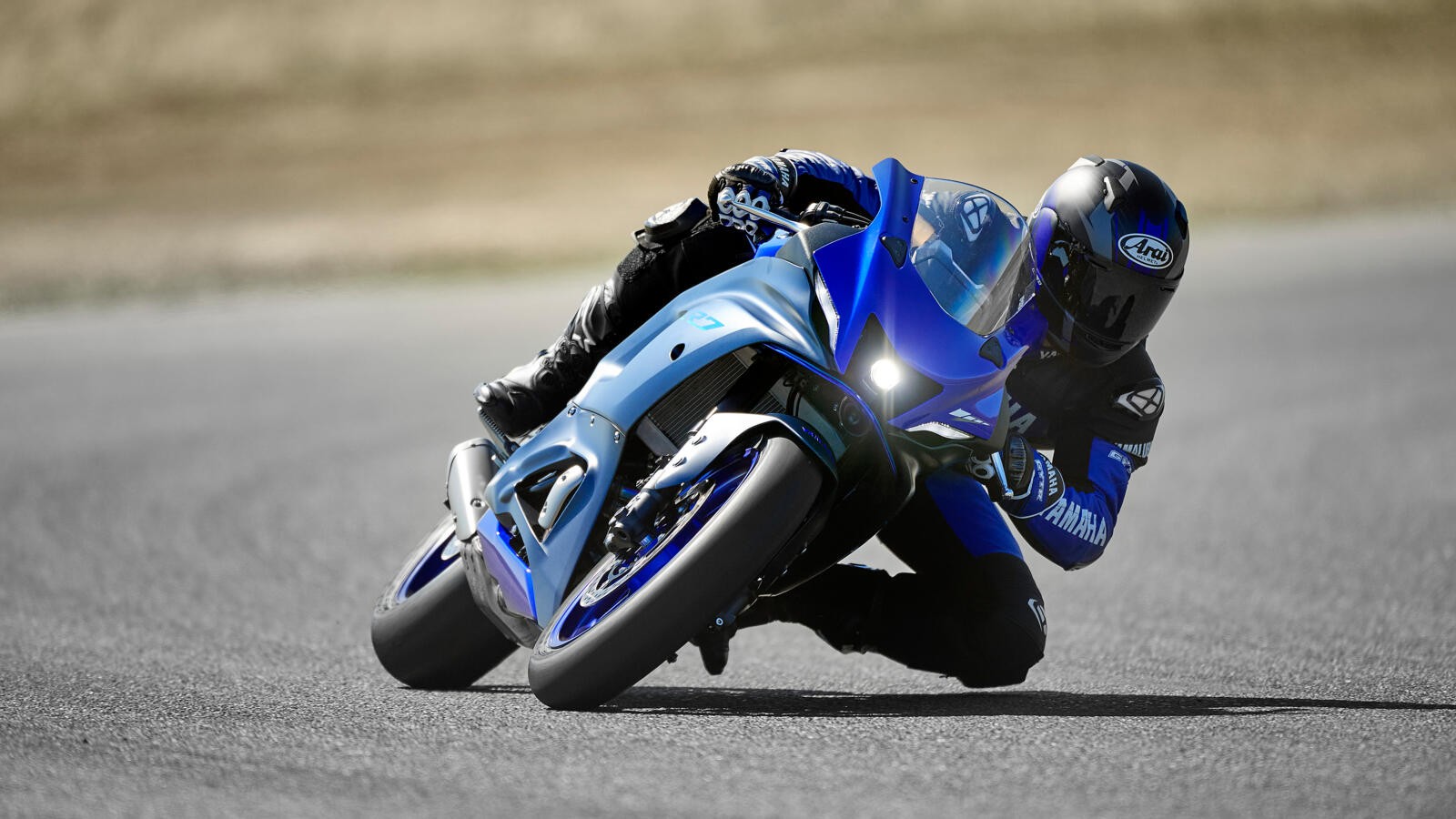 Yamaha R7: le foto ufficiali