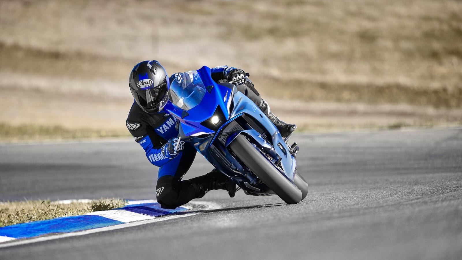 Yamaha R7: le foto ufficiali