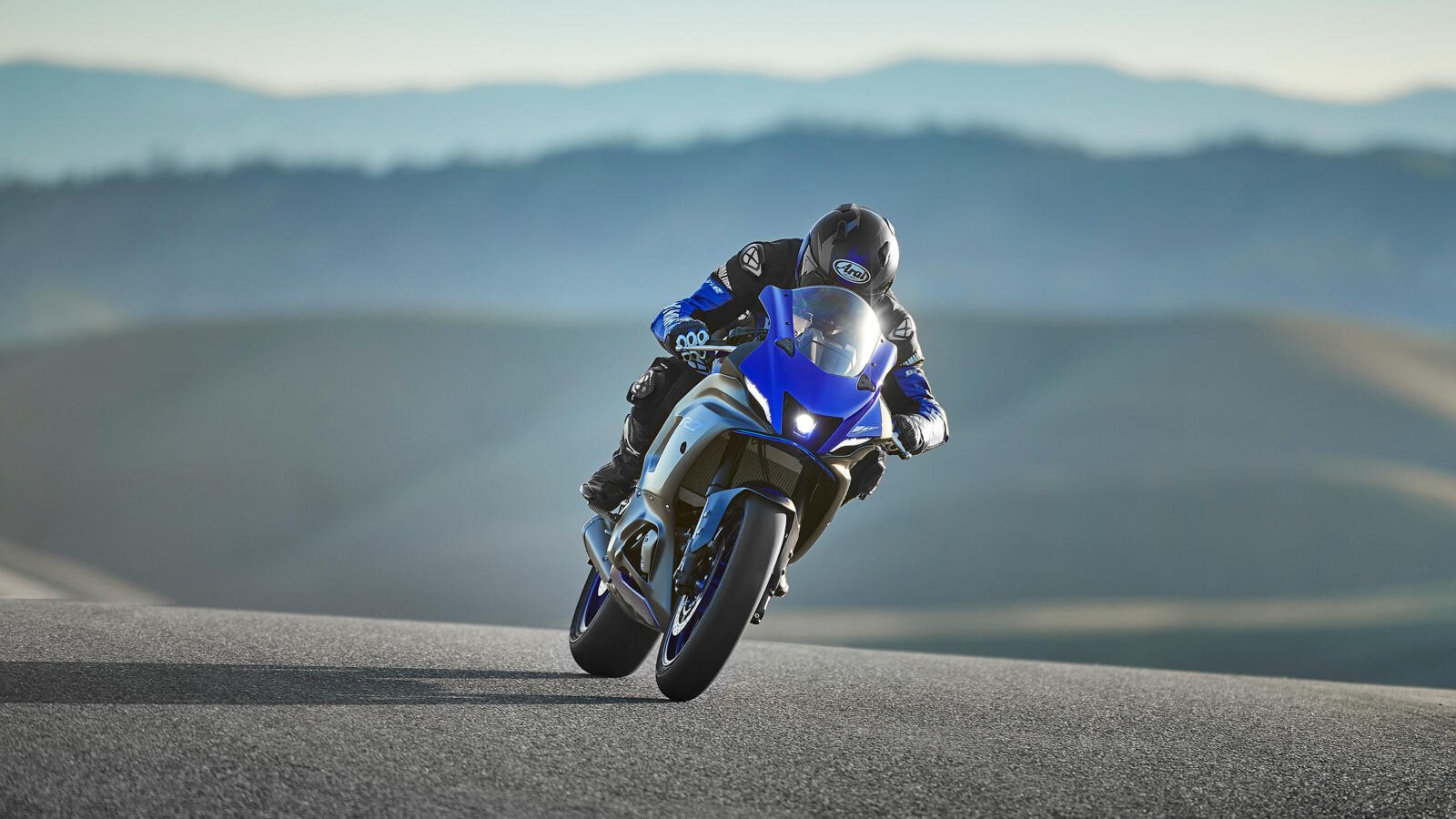 Yamaha R7: le foto ufficiali