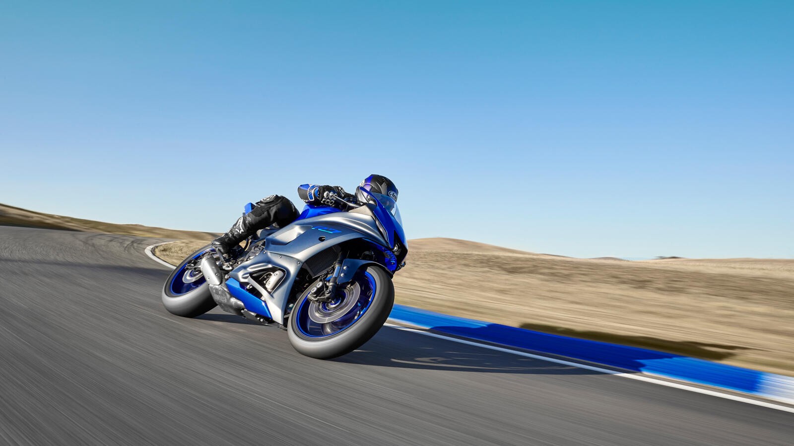 Yamaha R7: le foto ufficiali