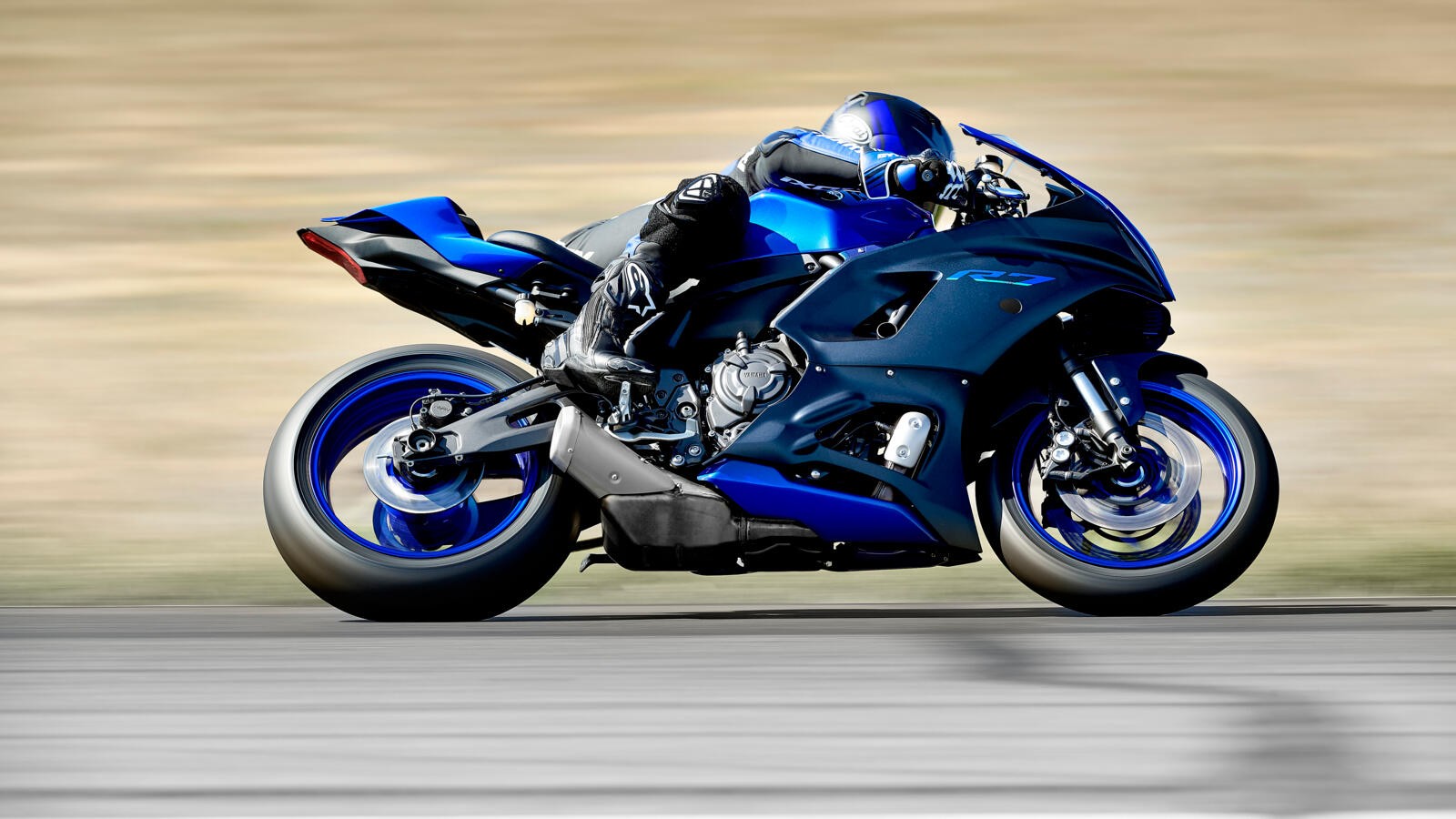 Yamaha R7: le foto ufficiali
