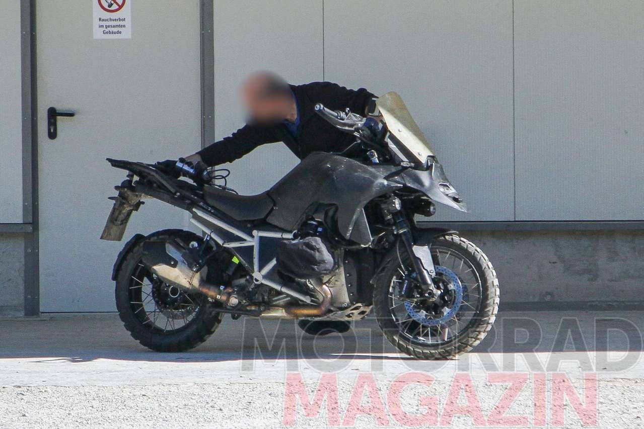 BMW R 1300 GS: le prime foto spia