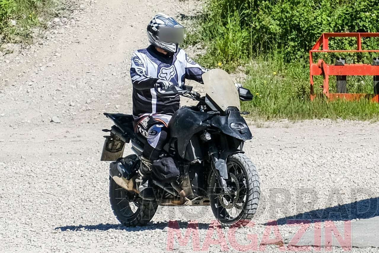BMW R 1300 GS: le prime foto spia