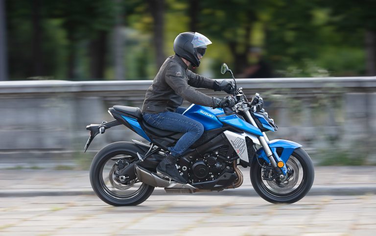 Suzuki svela la nuova GSX-S950, la streetfighter per i neopatentati