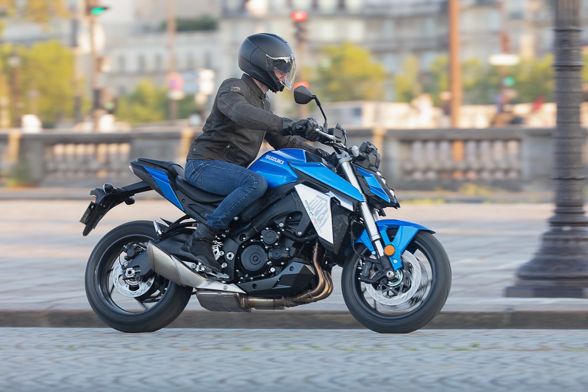 Suzuki svela la nuova GSX-S950, la streetfighter per i neopatentati