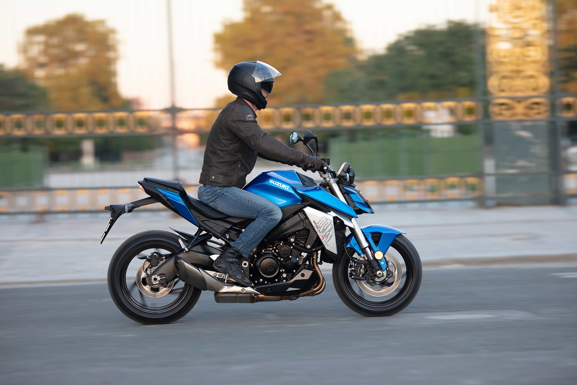 Suzuki svela la nuova GSX-S950, la streetfighter per i neopatentati